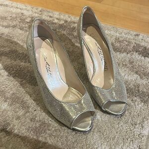 Women’s size 8 caparros heels
